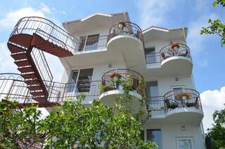 Гостевой дом Парусник Алушта-0