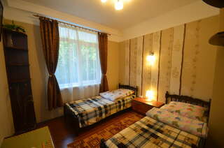 Гостевой дом Парусник Алушта Двухместный номер Делюкс с 2 отдельными кроватями-5